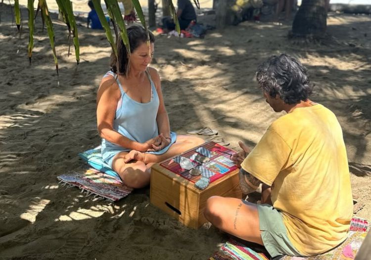 beach-tarot-reading-with-alex